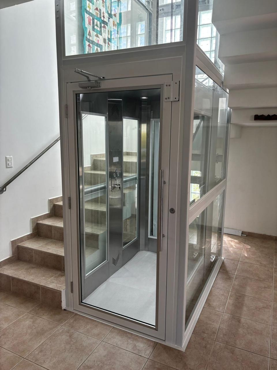 Foto de Plataforma de Acessibilidade Cabinada da Premium Elevadores